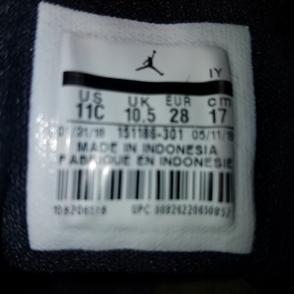 SOLD! Little boys air Jordan's size 11 1/2 - Picture 5 of 5